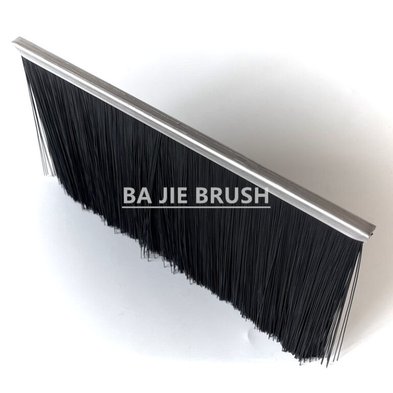 Polypropylene strip brush for sealing and cleaning