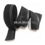 Flexible rubber profile brush seal in continuous length