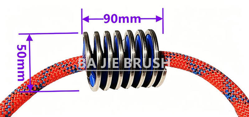 Climbing rope cleaning brush with 90 mm length and 50 mm outside diameter