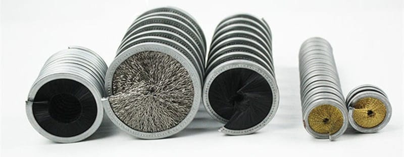 Inside spiral brushes in multiple diameters with steel and brass wire filaments