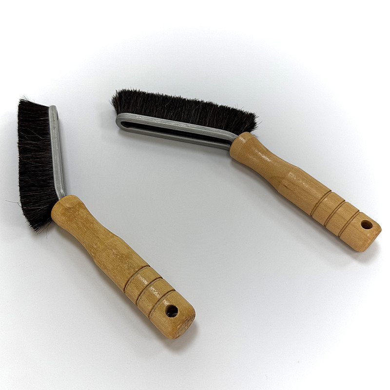 Horsehair pipe dope brush with wooden handle