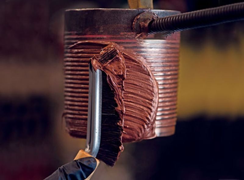 Pipe dope brush applying thread compound to pipe threads